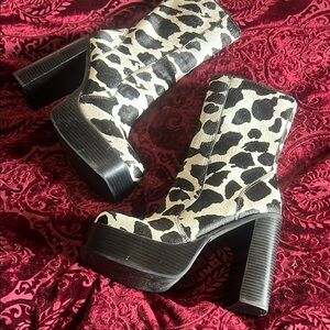 Steve Madden Dwayne Black and White Cow Print Platform Boots 9.5